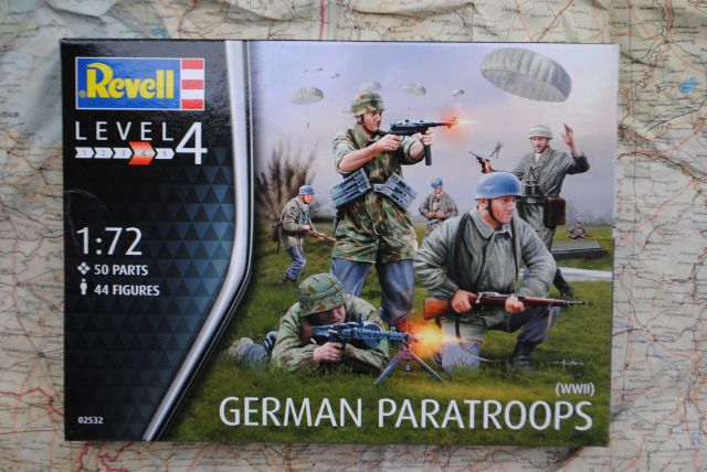Revell 02532 GERMAN PARATROOPERS WWII